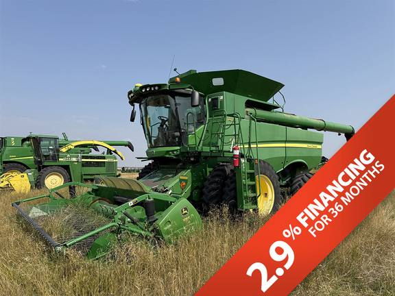 Photo of a 2013 John Deere S690
