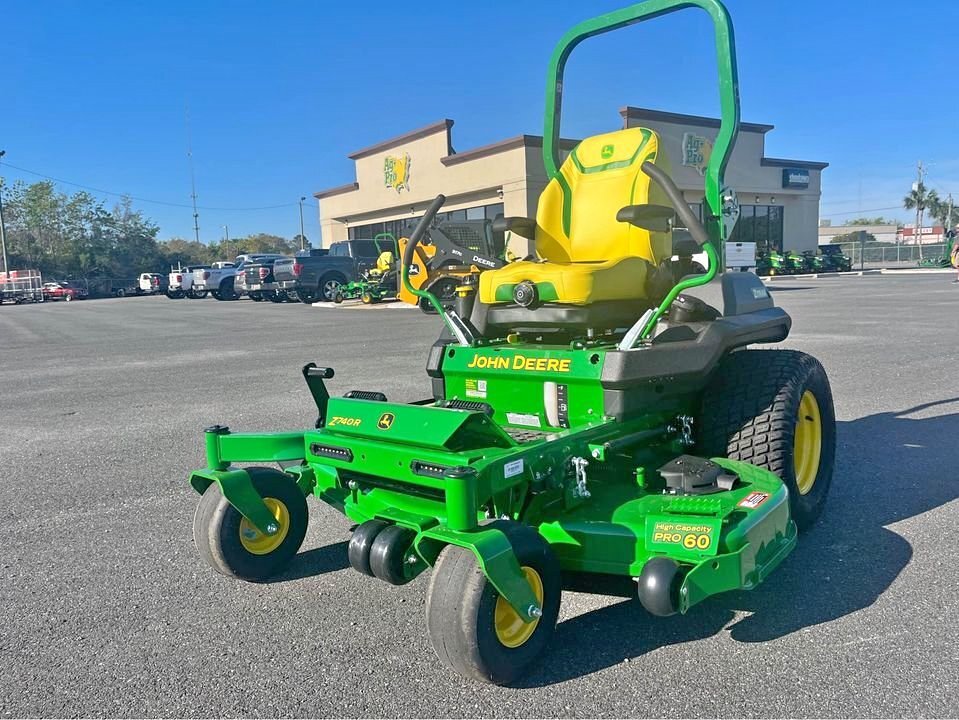 2025 John Deere Z740R Image 2