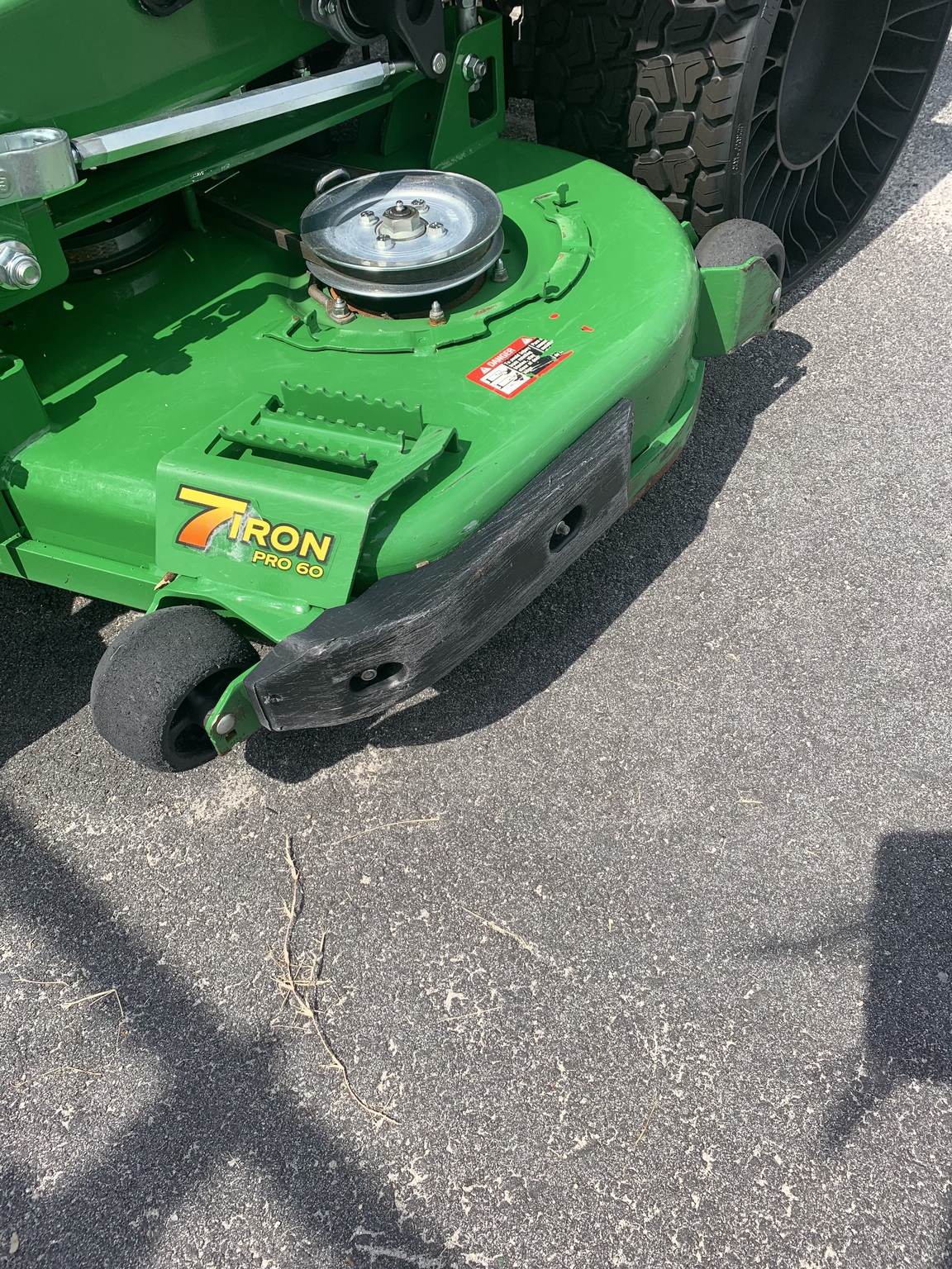 2022 John Deere Z960 Image 5