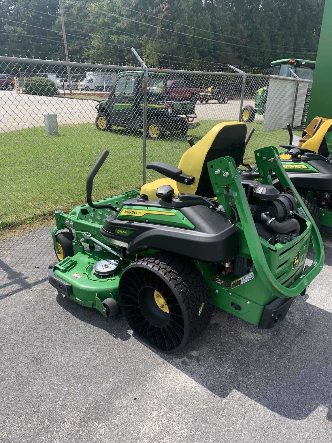 2022 John Deere Z960 Image 2