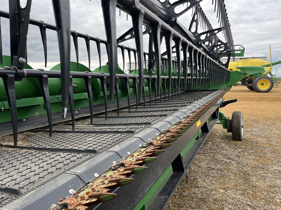 Used 2023 John Deere HD50R Combine Platforms at Horizon Ag & Turf in High Prairie, AB - Photo13