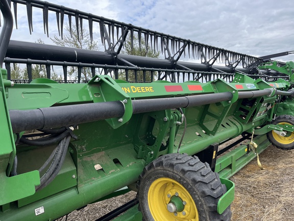Used 2023 John Deere HD50R Combine Platforms at Horizon Ag & Turf in High Prairie, AB - Photo3