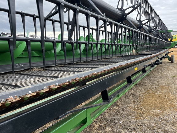 Used 2023 John Deere HD50R Combine Platforms at Horizon Ag & Turf in High Prairie, AB - Photo9