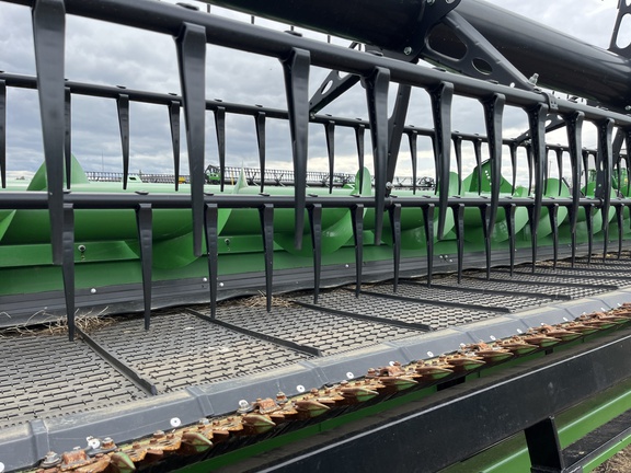 Used 2023 John Deere HD50R Combine Platforms at Horizon Ag & Turf in High Prairie, AB - Photo8