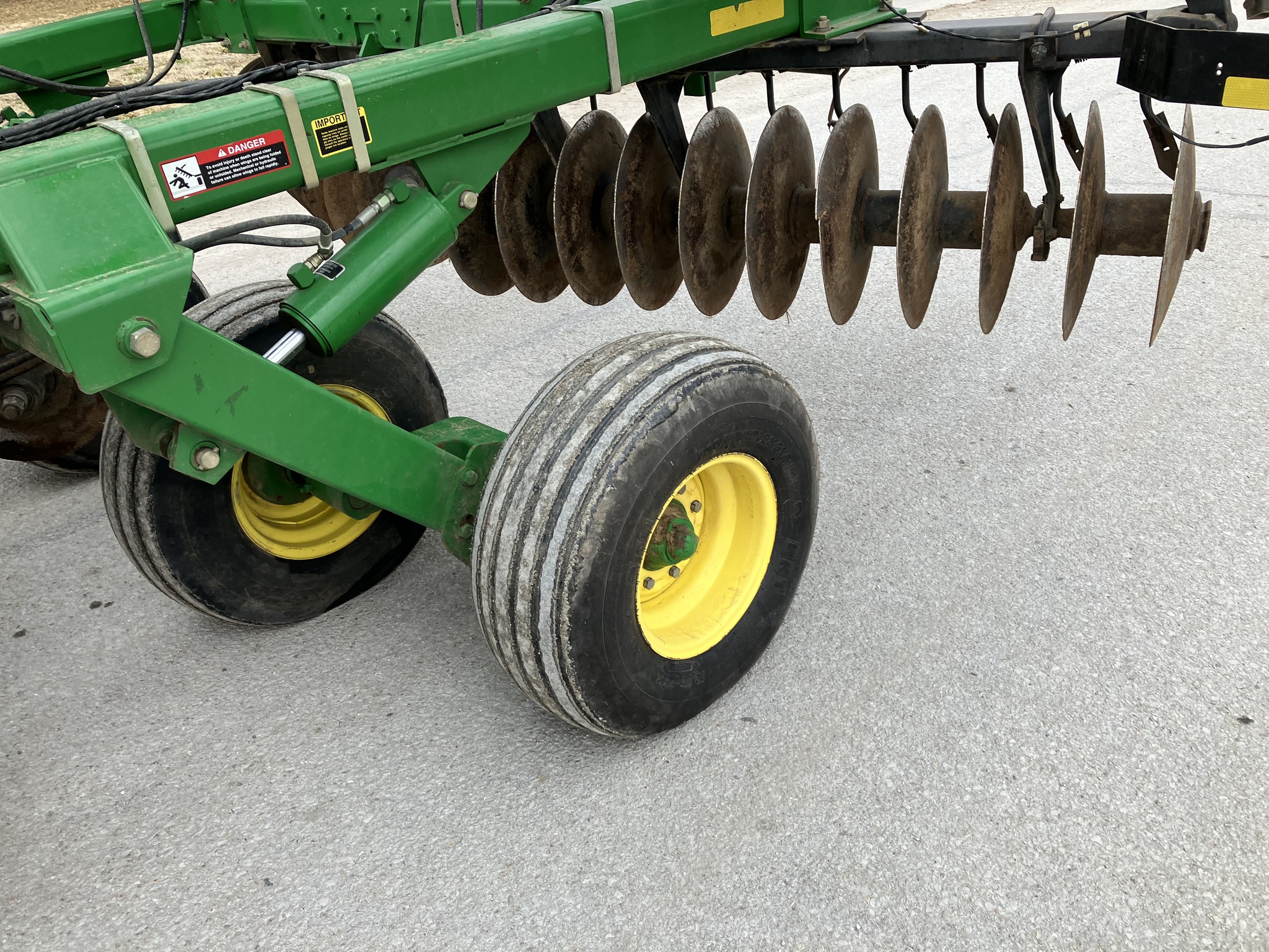  2007 John Deere 637 at Heritage Tractor in Lamar, MO