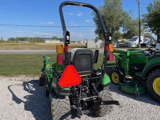 2020 John Deere 1025R Image 6