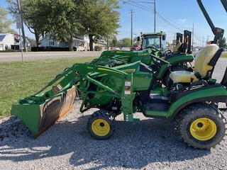 2020 John Deere 1025R Image 2