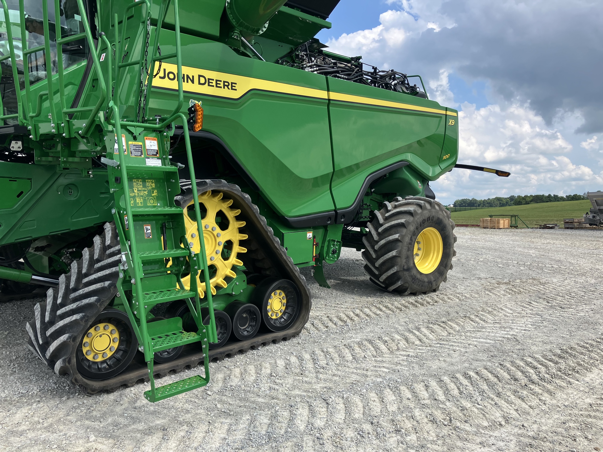 2023 John Deere X9 1100 Image 1
