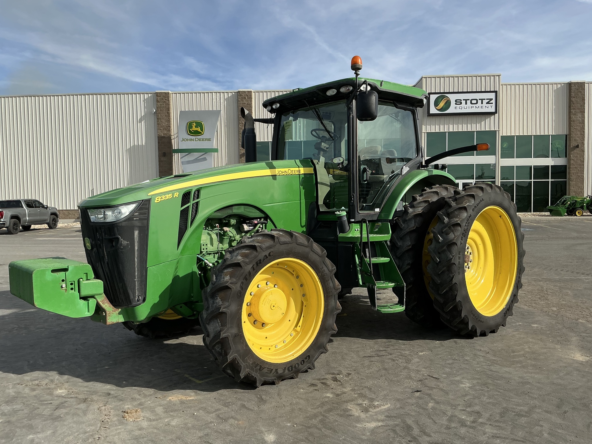 2014 John Deere 8335R Image 1