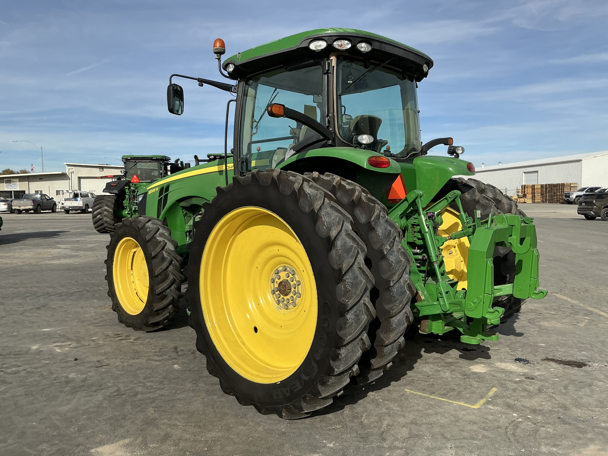 2014 John Deere 8335R Image 3
