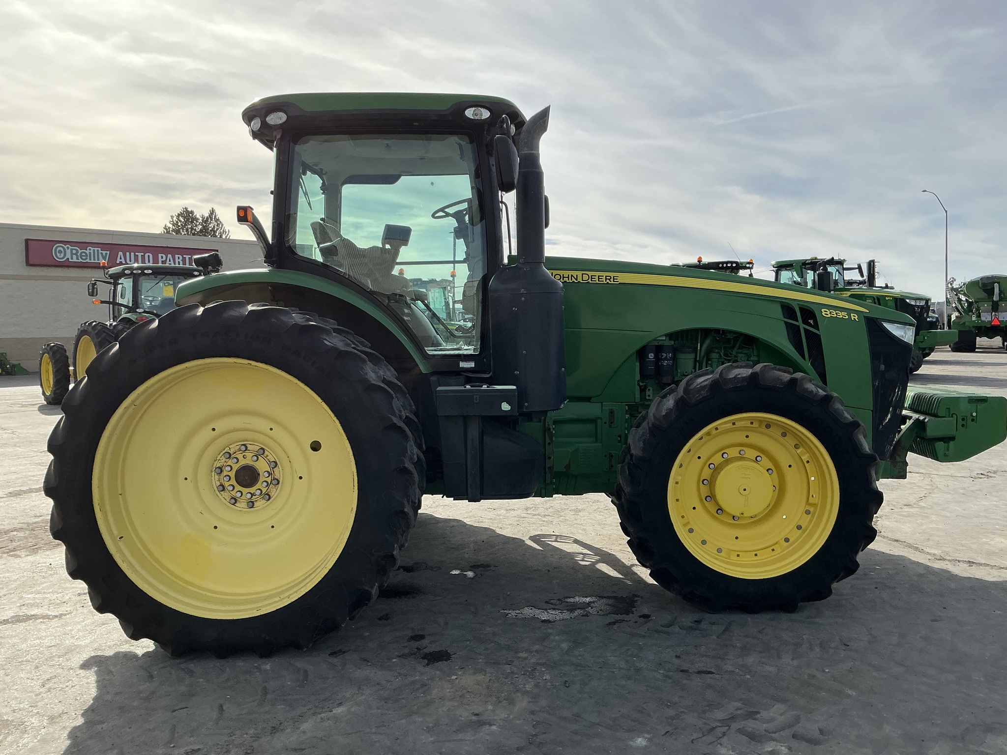 2014 John Deere 8335R Image 7