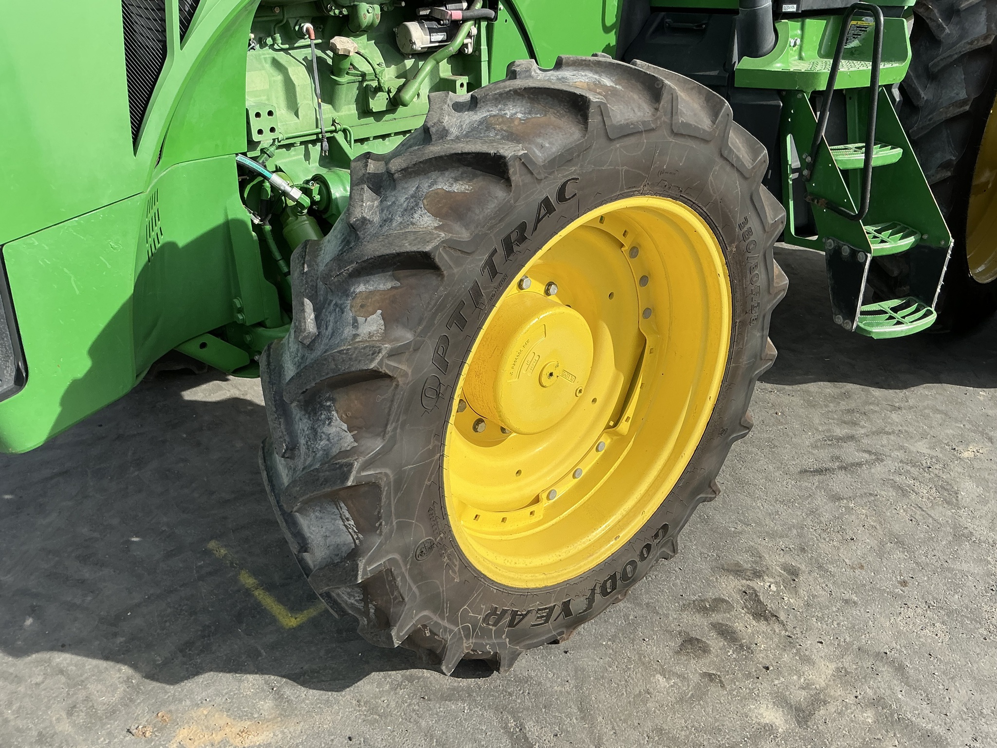 2014 John Deere 8335R Image 13