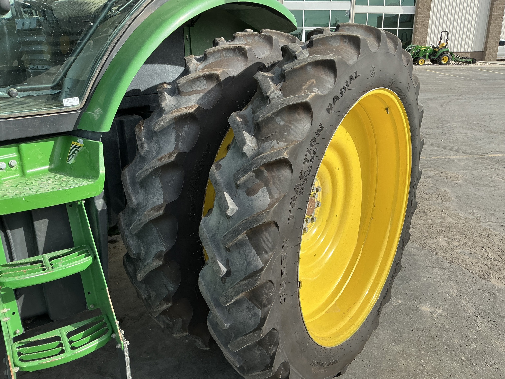 2014 John Deere 8335R Image 11