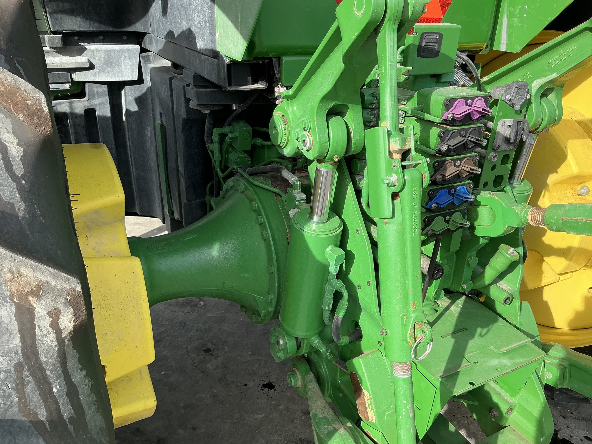 2014 John Deere 8335R Image 19