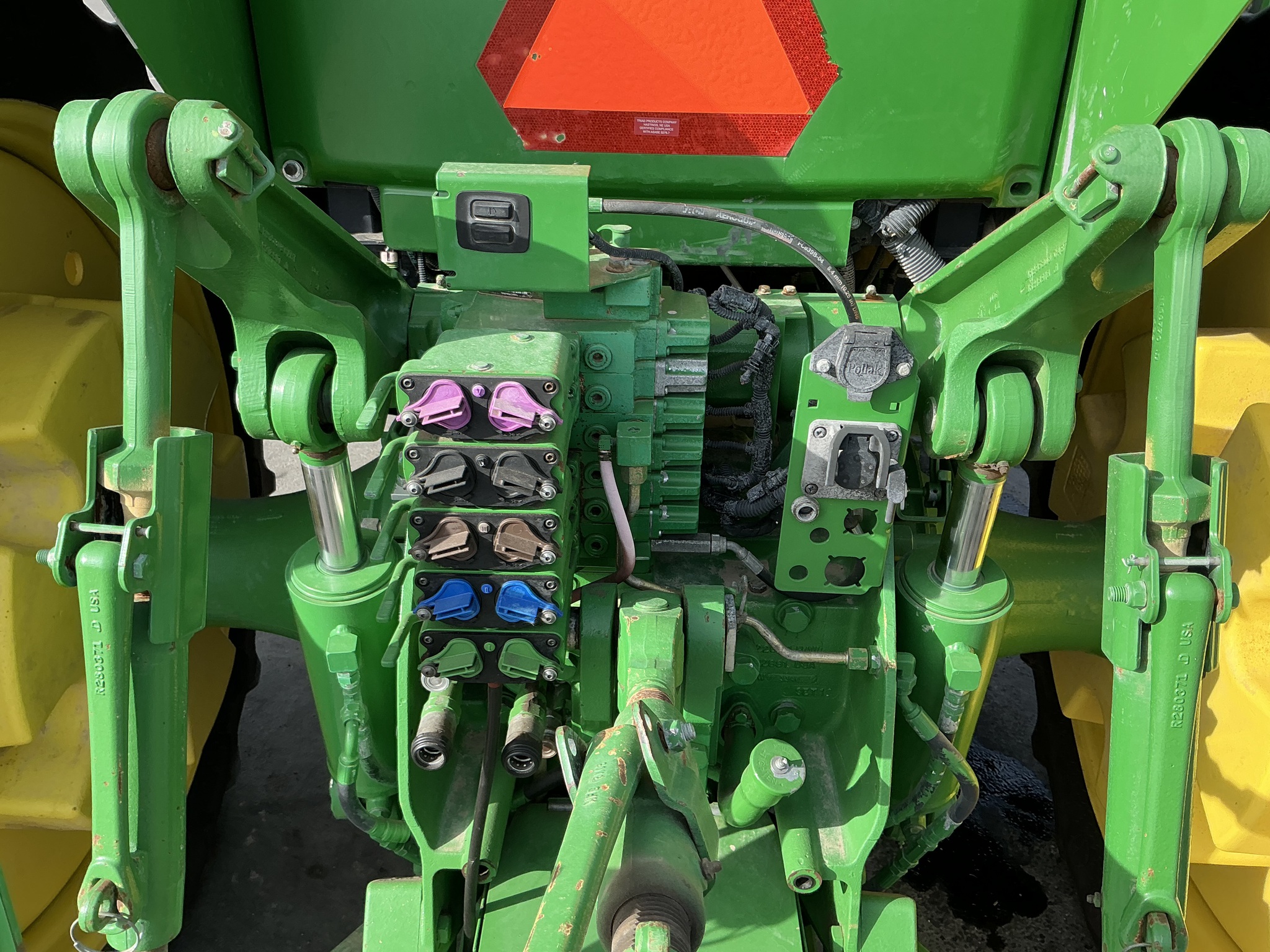 2014 John Deere 8335R Image 18