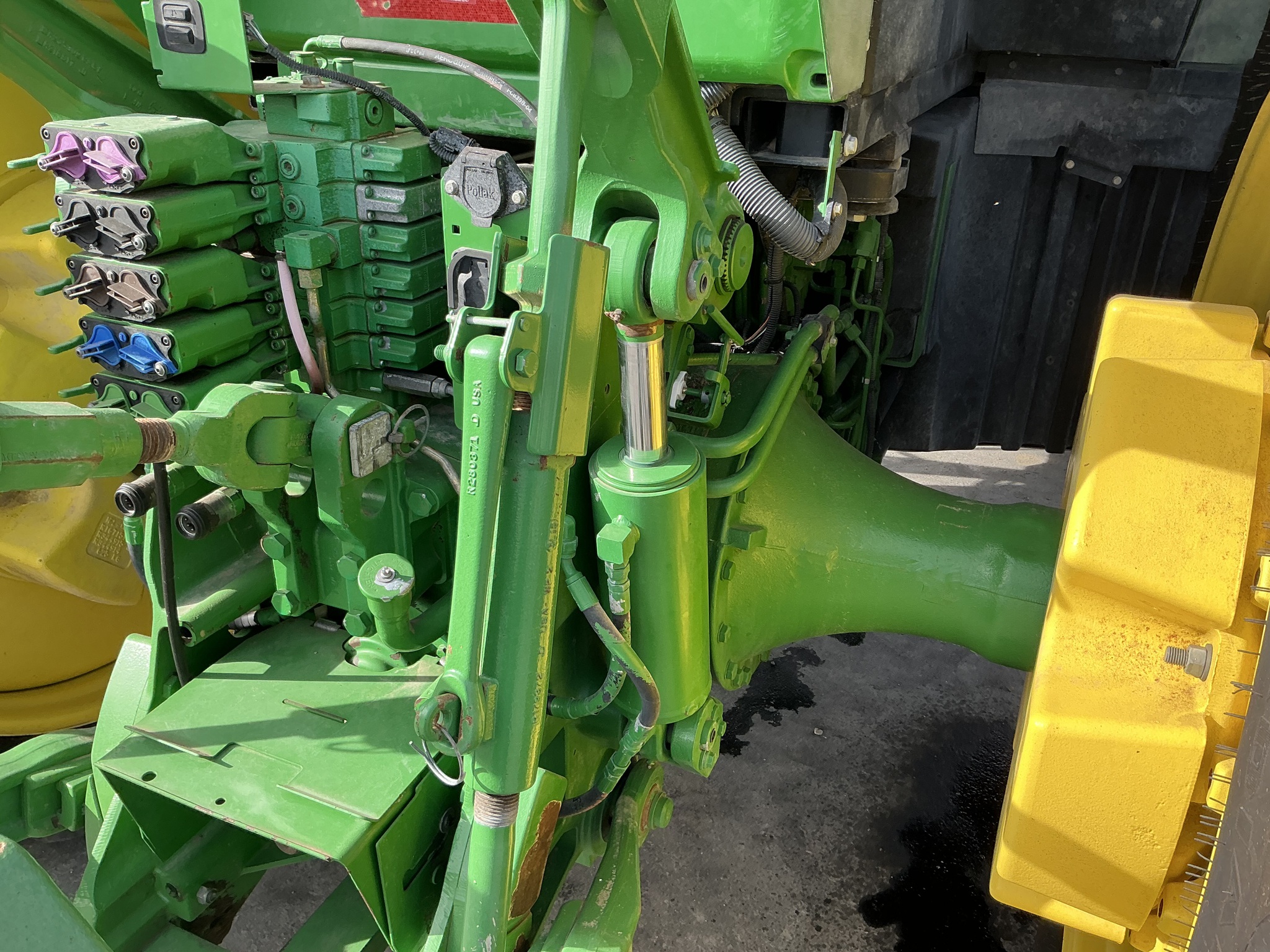 2014 John Deere 8335R Image 16