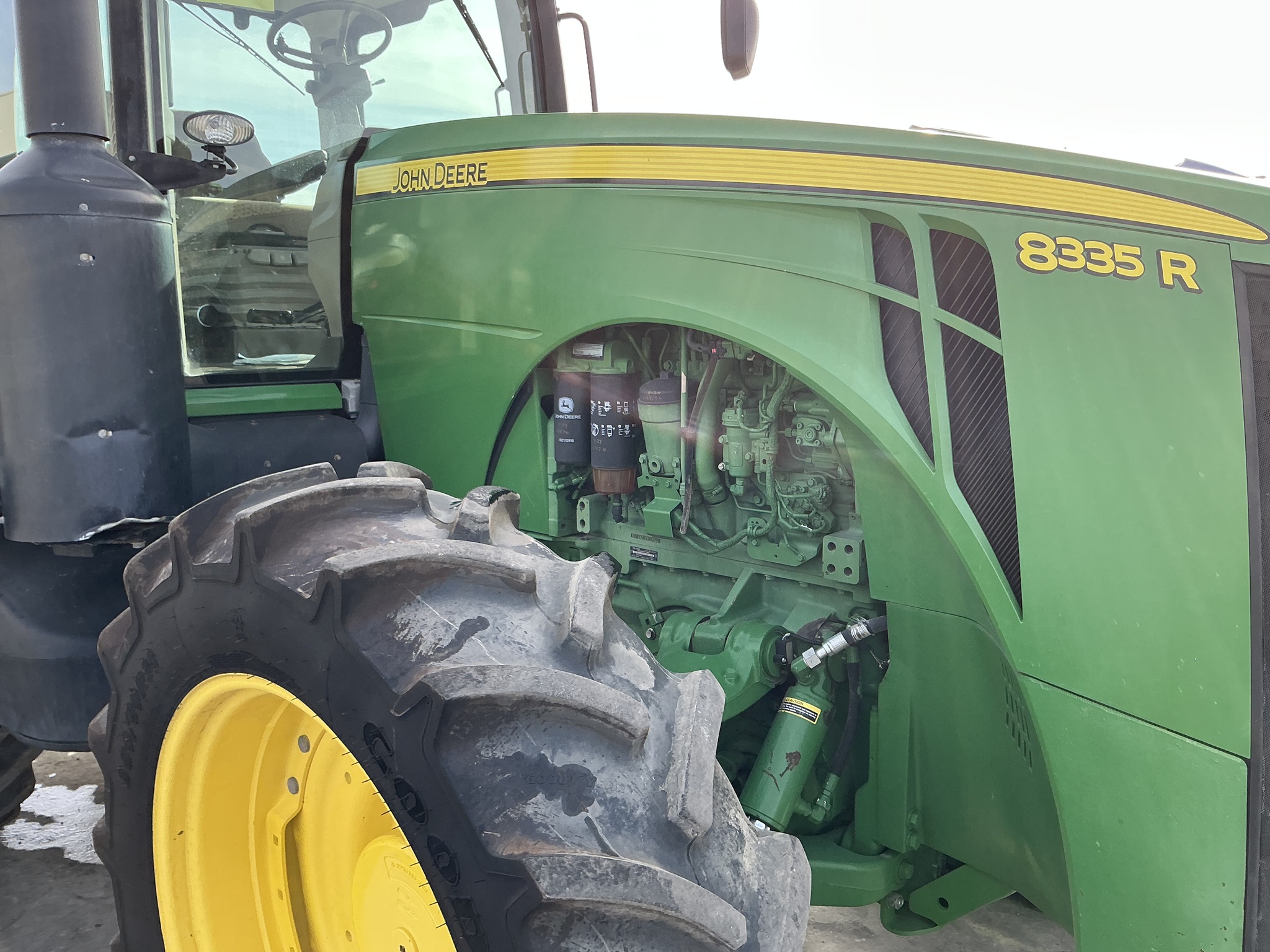 2014 John Deere 8335R Image 15