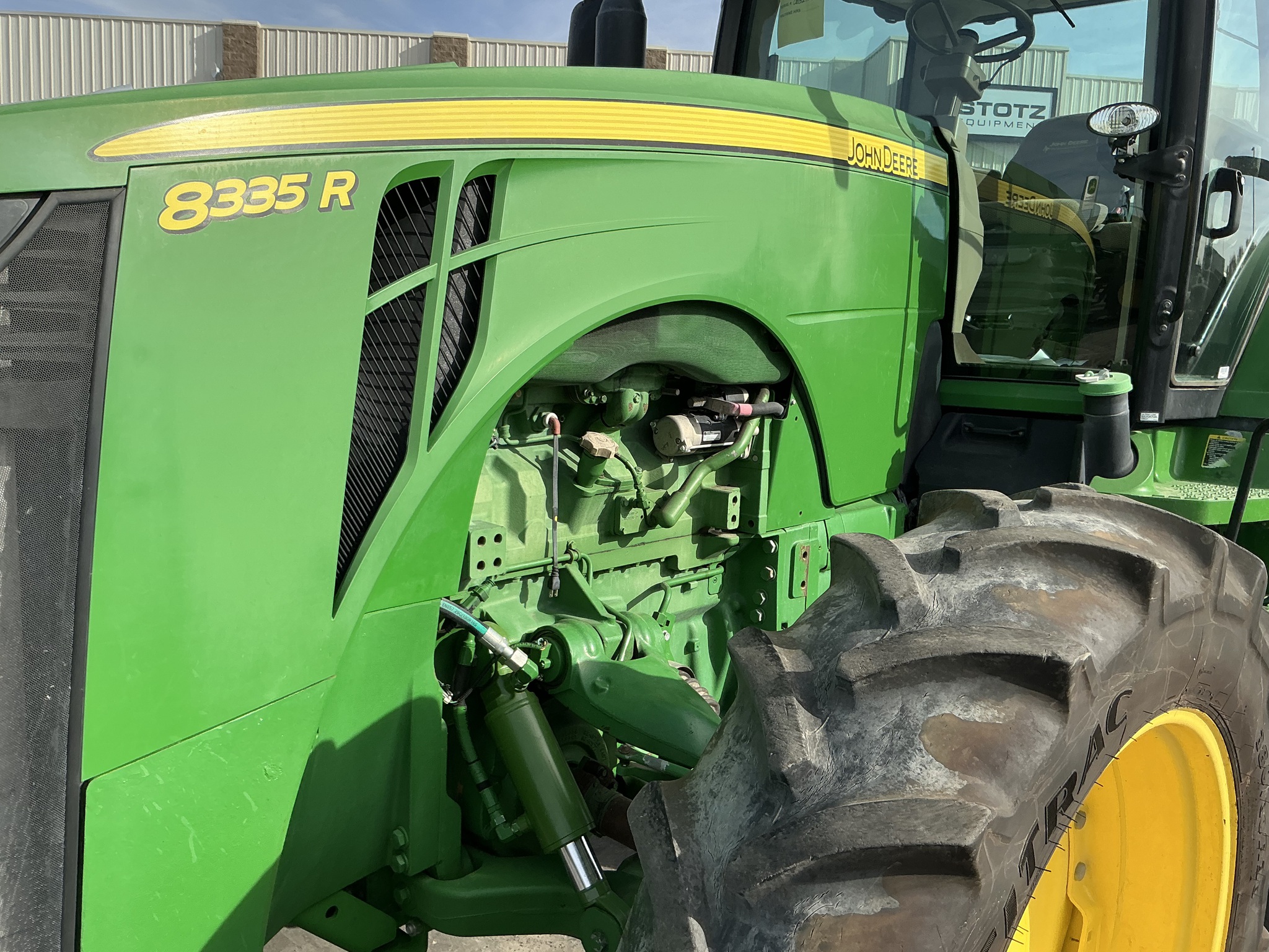 2014 John Deere 8335R Image 22