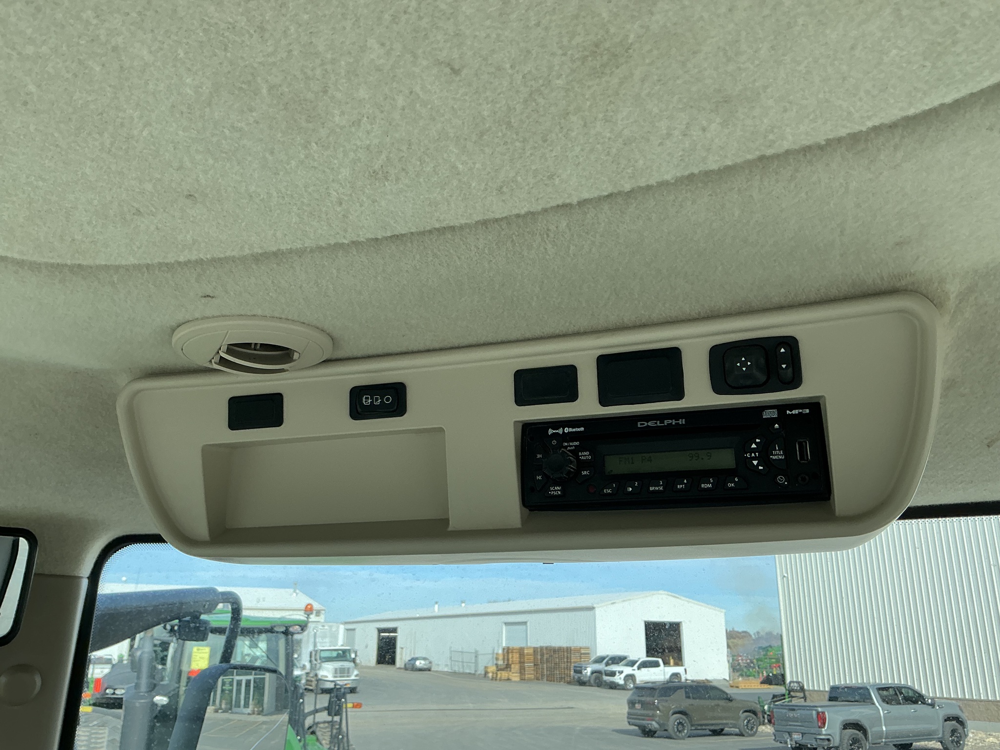 2014 John Deere 8335R Image 27