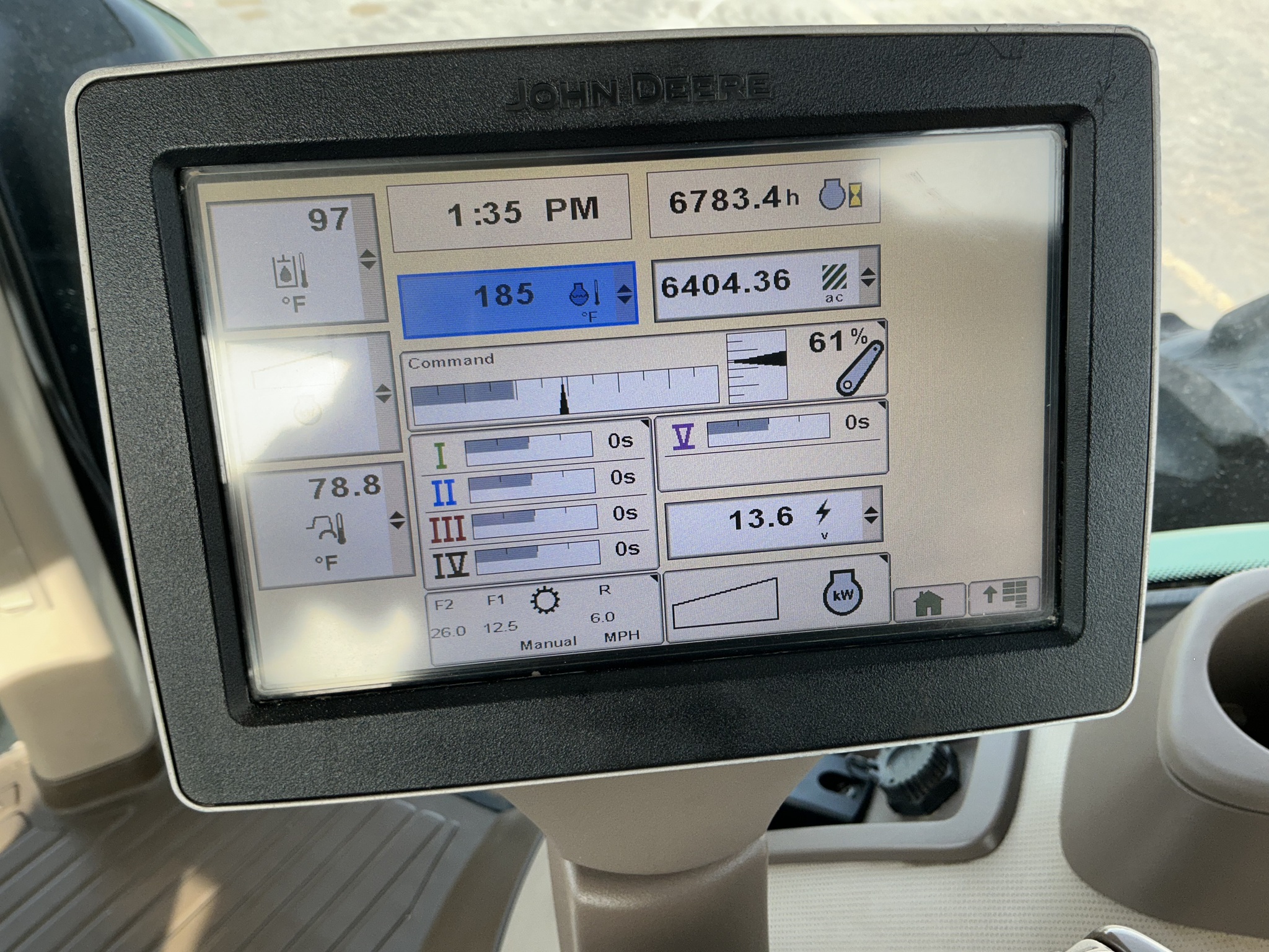 2014 John Deere 8335R Image 25