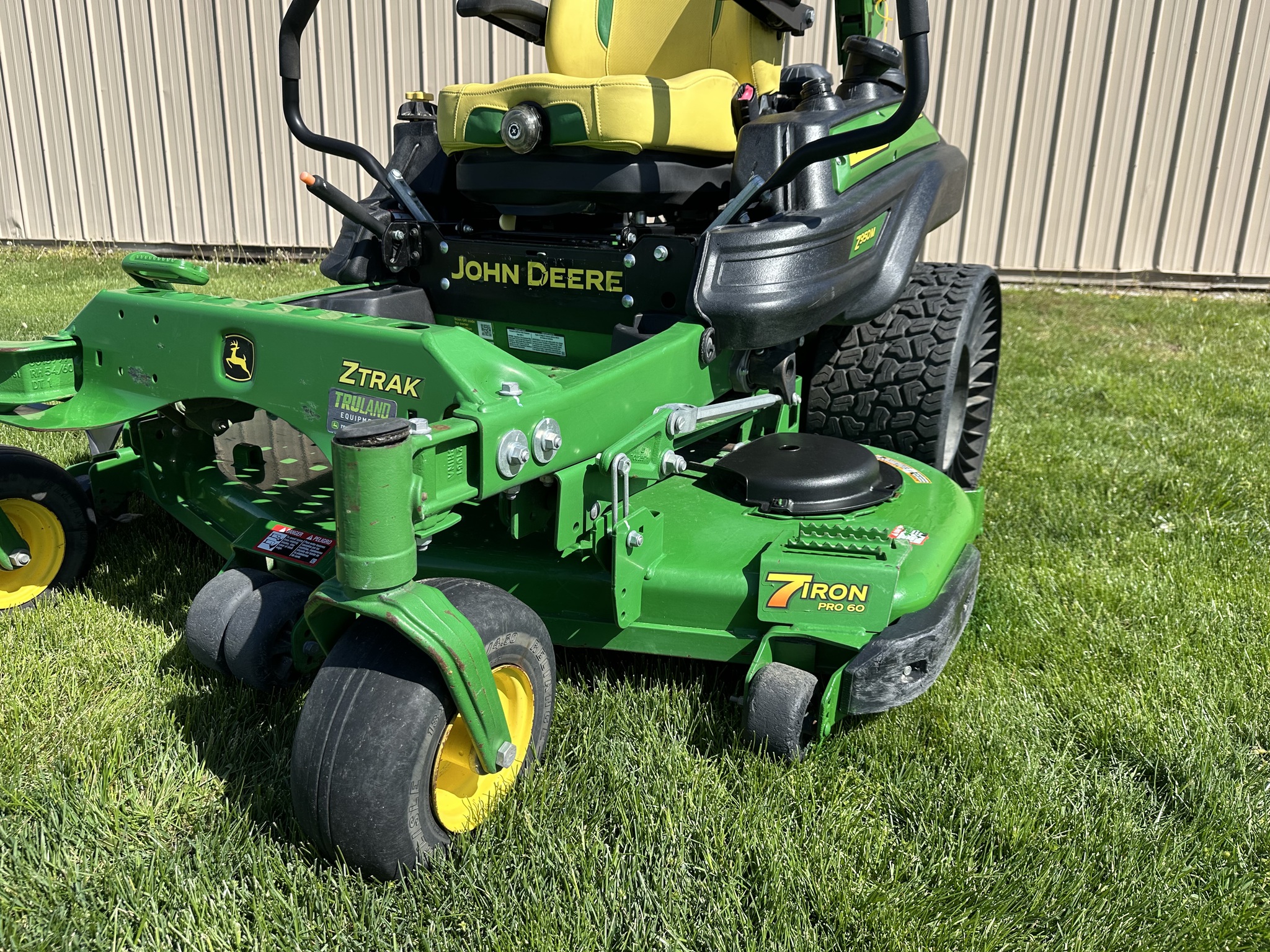 2022 John Deere Z950M Image 8