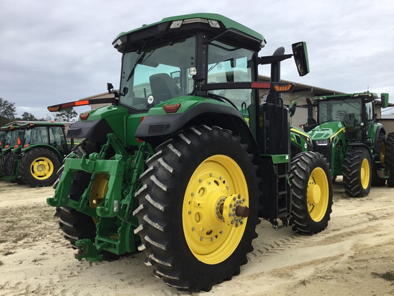 2023 John Deere 8R 230 Photo 3
