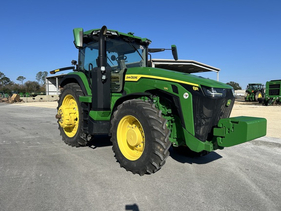 2023 John Deere 8R 230 Photo 3