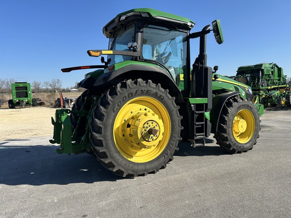 2023 John Deere 8R 230 Photo 5