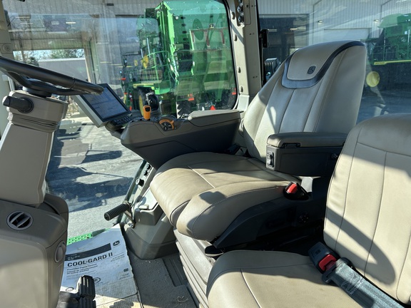 2023 John Deere 8R 230 Photo 10