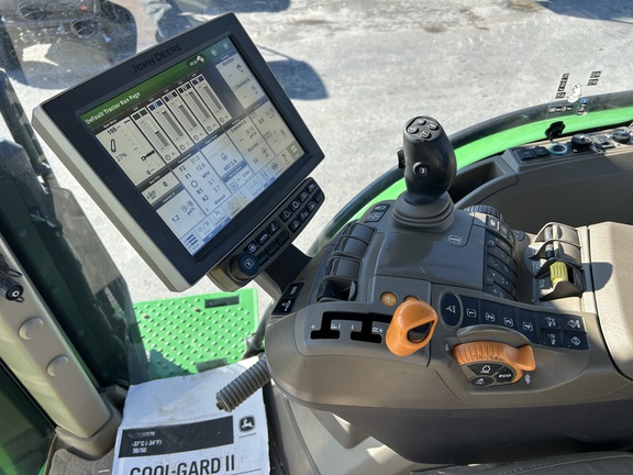 2023 John Deere 8R 230 Photo 12