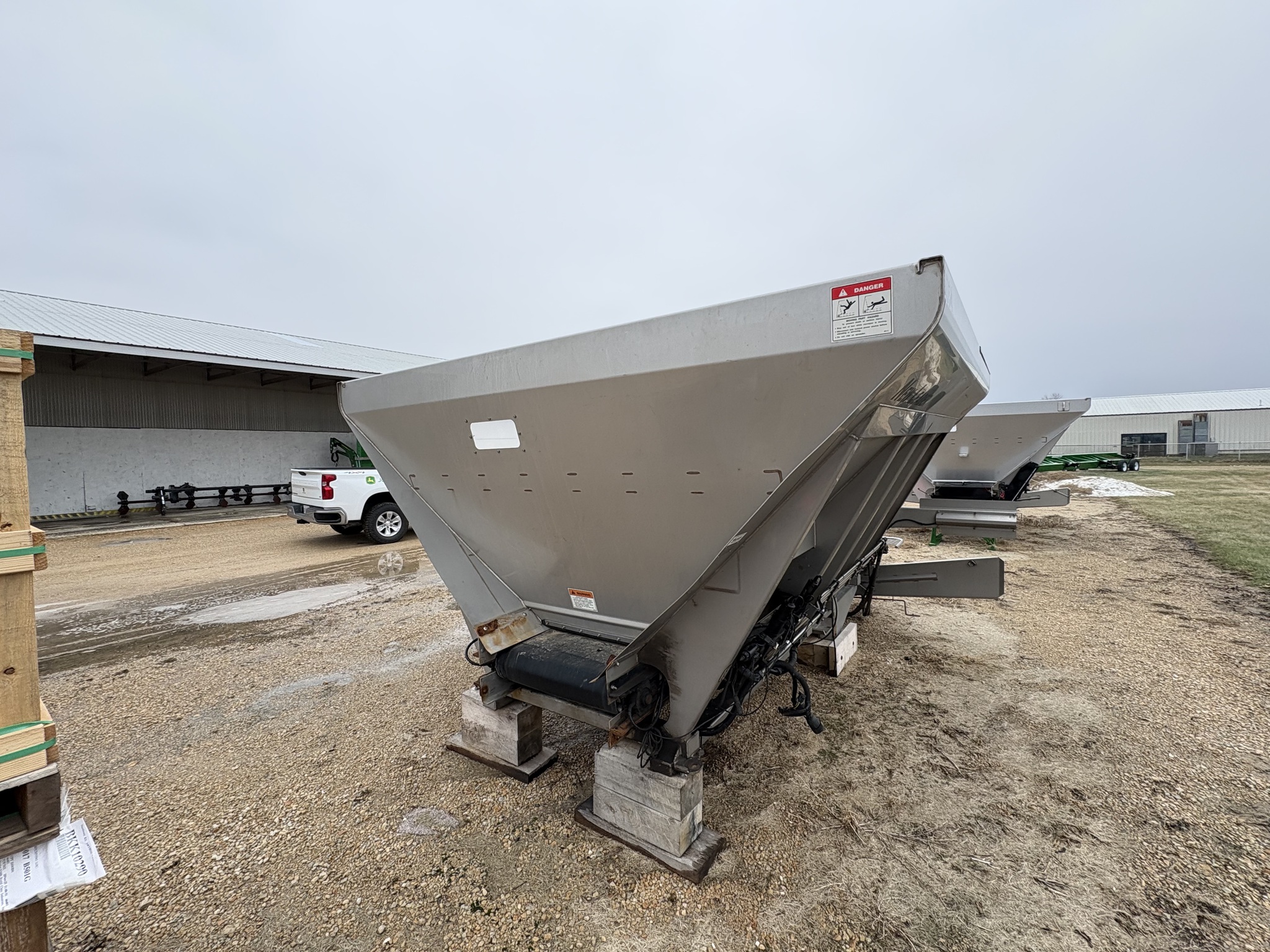 2017 New Leader NL 300 at Heritage Tractor in Mendota, IL