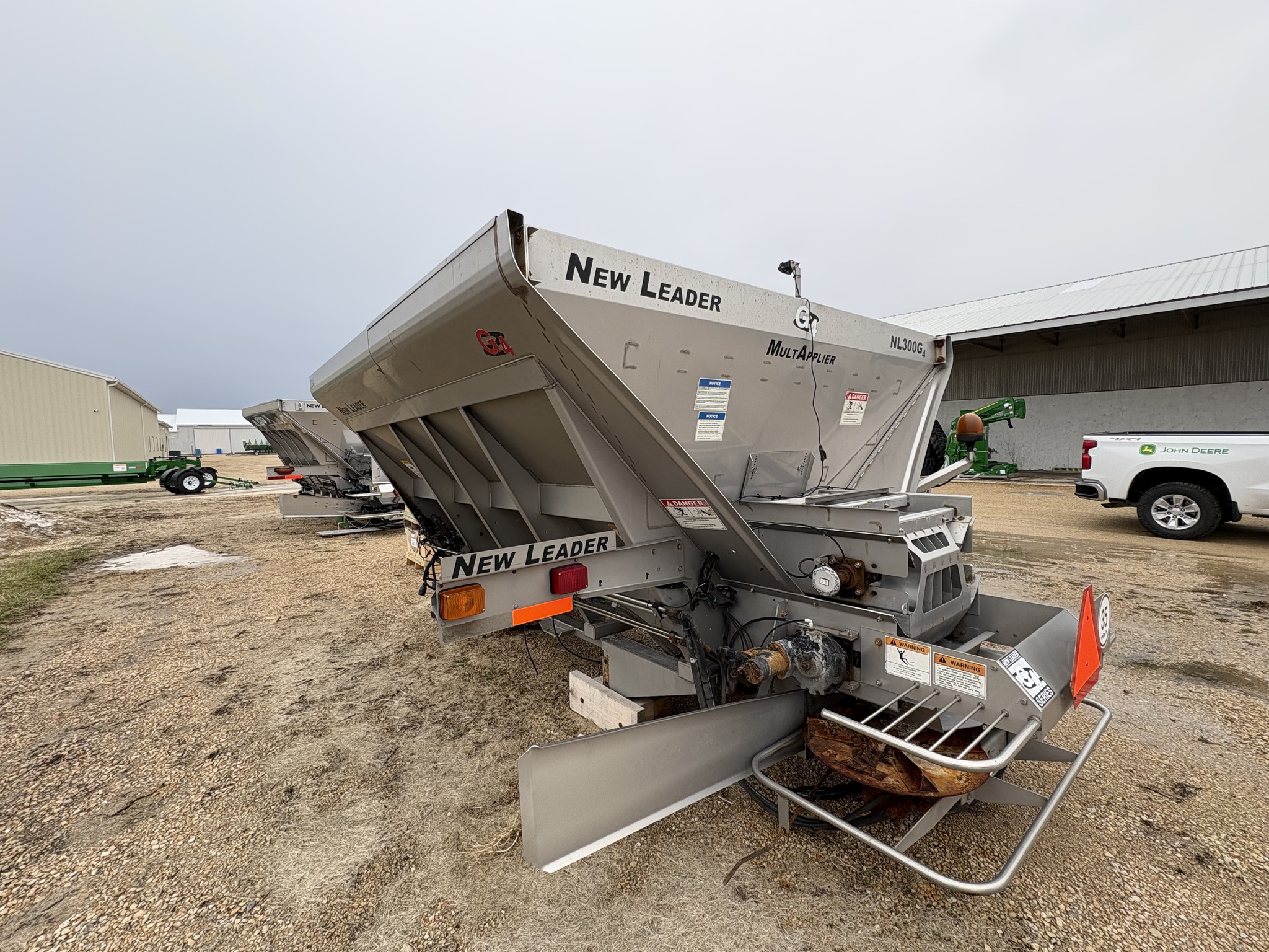  2017 New Leader NL 300 at Heritage Tractor in Mendota, IL