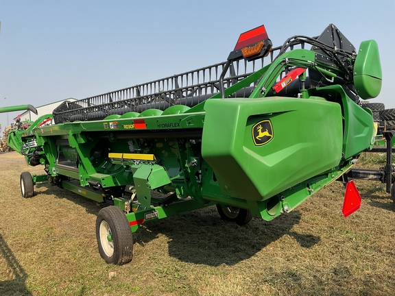 Used 2024 John Deere RD30F Combine Platforms at Horizon Ag & Turf in Westlock, AB - Photo3