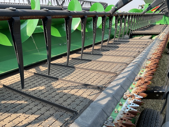 Used 2024 John Deere RD30F Combine Platforms at Horizon Ag & Turf in Westlock, AB - Photo9