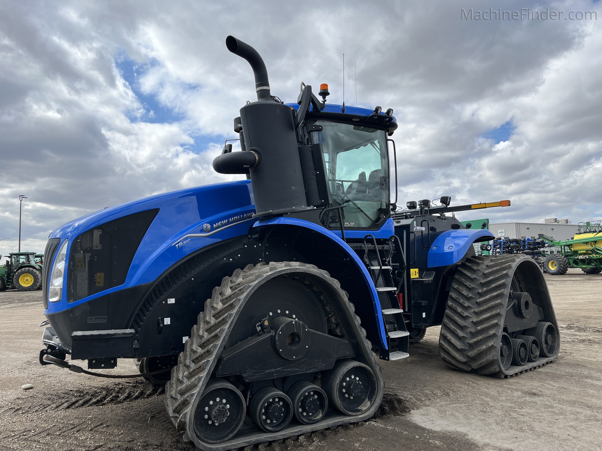 2022 New Holland T9.700 SmartTrax | Track Tractors | MachineFinder