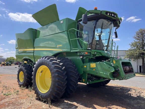 John Deere S680 image 9