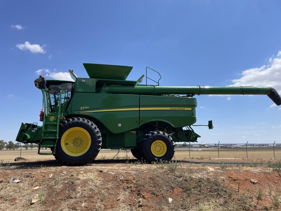 John Deere S680 image 4
