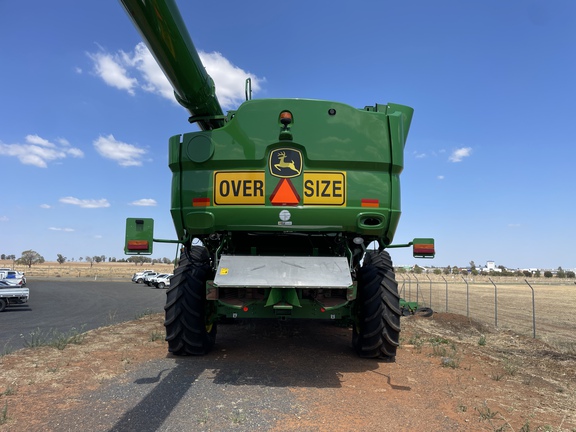 John Deere S680 image 6