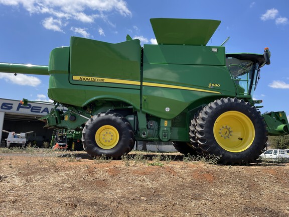 John Deere S680 image 8