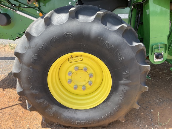 John Deere S680 image 13