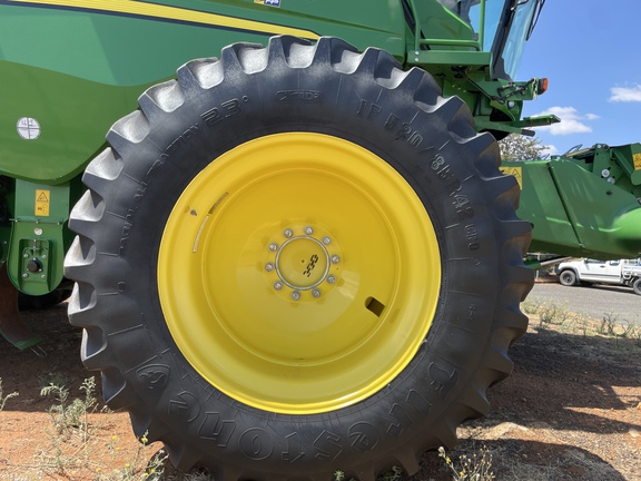 John Deere S680 image 10