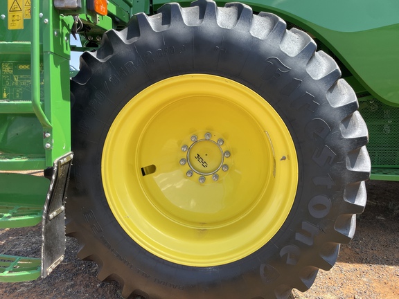 John Deere S680 image 15