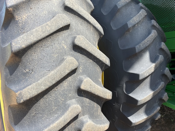 John Deere S680 image 16