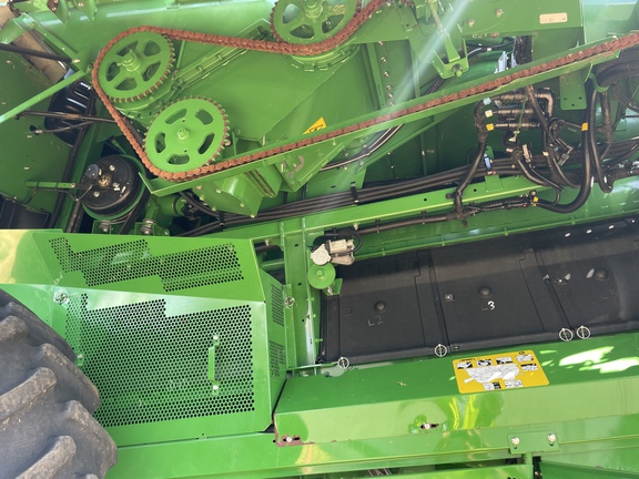 John Deere S680 image 27