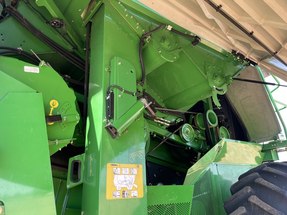 John Deere S680 image 32
