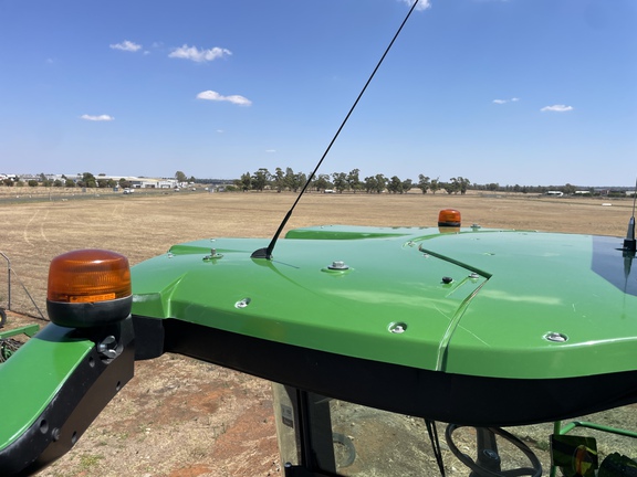 John Deere S680 image 33