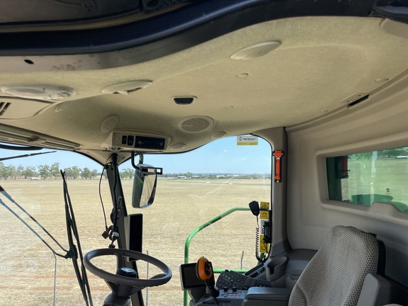 John Deere S680 image 18