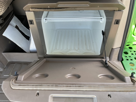 John Deere S680 image 22