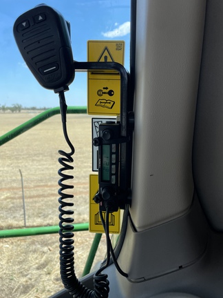 John Deere S680 image 23