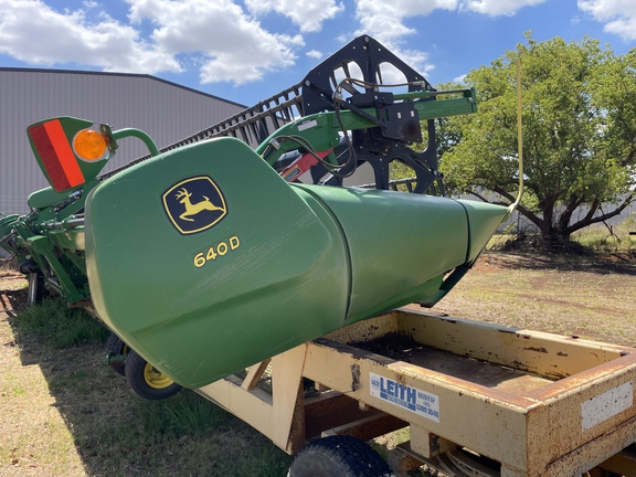 John Deere S680 image 34